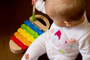 What toys can 6-month-olds play with?
