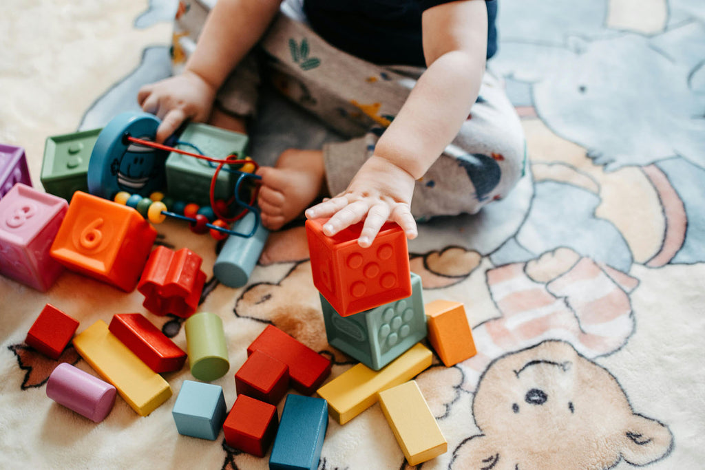 How to Choose Educational Toys That Really Help Development (Without Breaking the Bank)